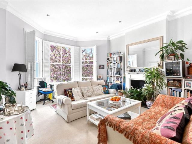 Flat for sale in Brompton, Greater London