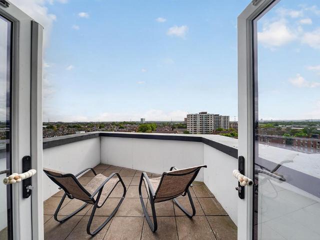 Flat for sale in London Borough of Merton, South Wimbledon