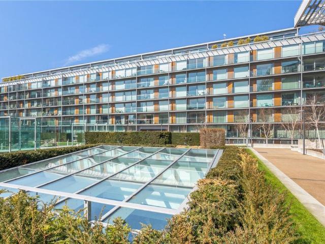 Flat for sale in Finsbury Park, Greater London