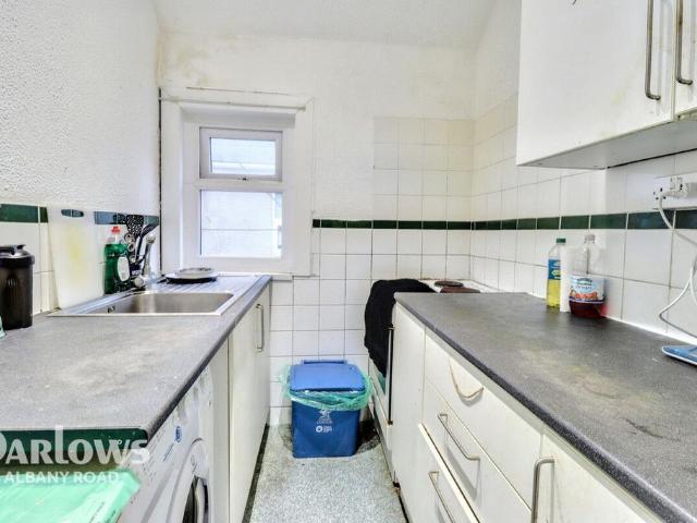 Flat for sale in Plasnewydd, Cardiff