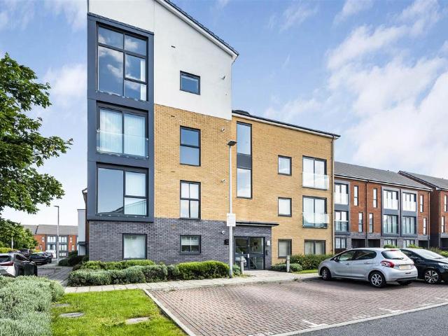 Flat for sale in Whitley, Reading