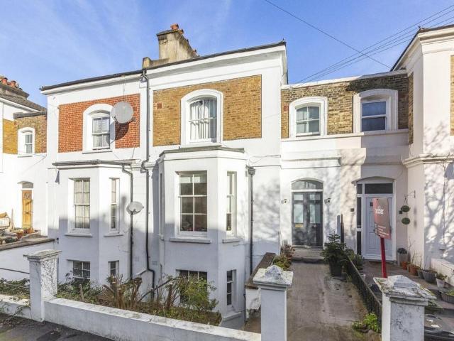 Flat for sale in Greater London