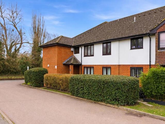 Flat for sale in St Albans, Five Acres