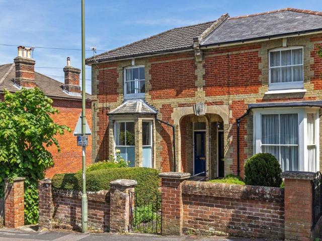 Flat for sale in Hampshire
