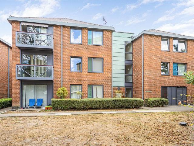 Flat for sale in London Borough of Hounslow, Spring Grove