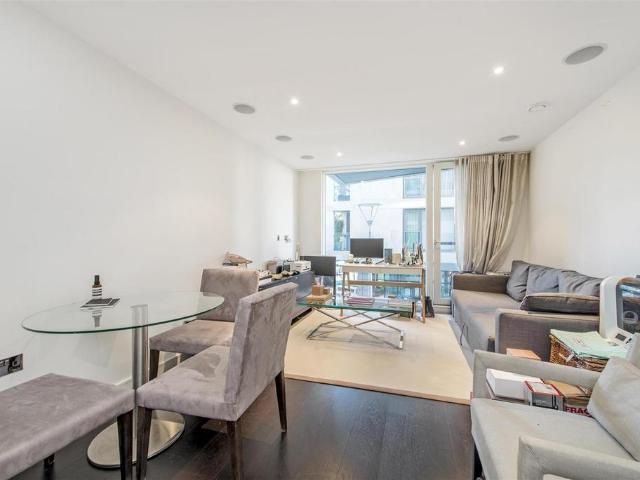 Flat for sale in Pimlico, Greater London