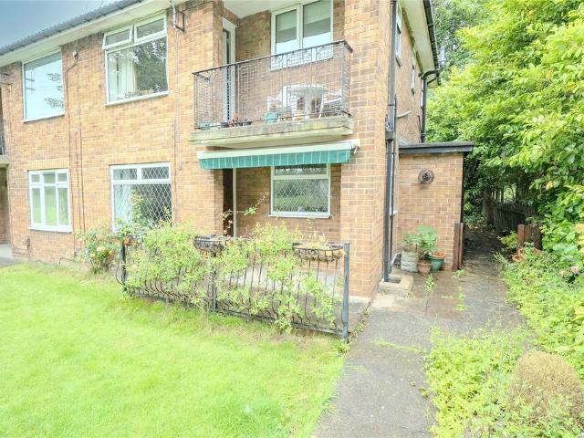 Flat for sale in Moor Allerton, West Yorkshire