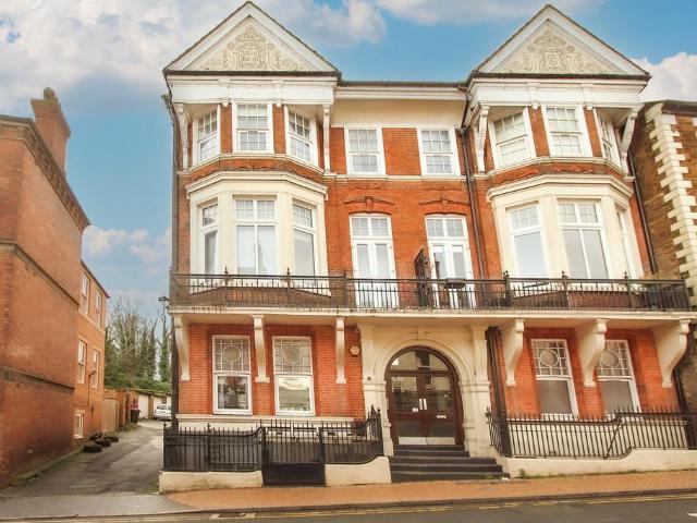 Flat for sale in Burrow's Bush, Wellingborough