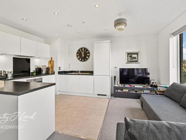 Flat for sale in Greenwich Town Centre, Greater London