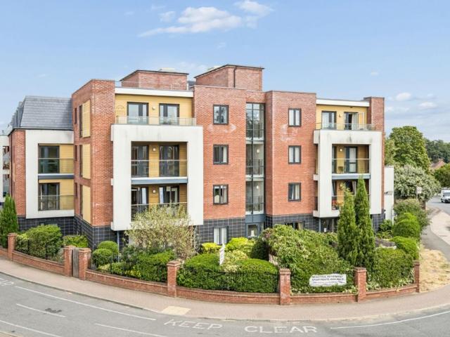 Flat for sale in Denham