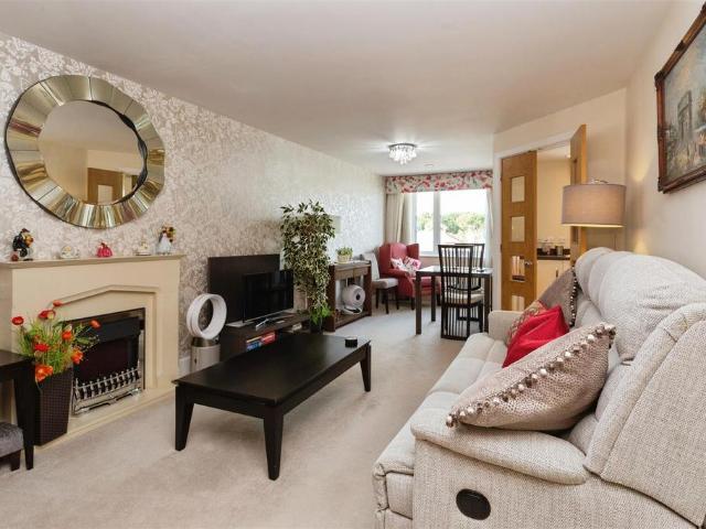 Flat for sale in Ickenham, Greater London