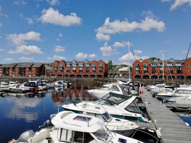 Flat for sale in Nangreaves, Wales