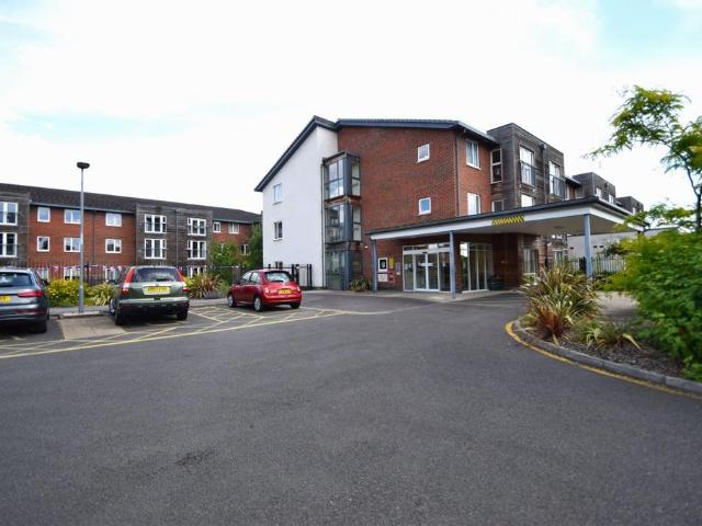 Flat for sale in Wexham Court, Slough
