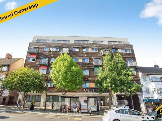 Flat for sale in London Borough of Ealing, Greenford