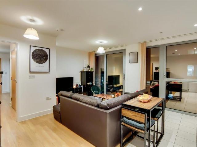 Flat for sale in Silvertown, Greater London