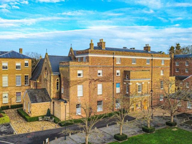 Flat for sale in Firepool, Rumwell