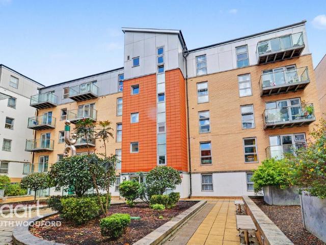 Flat for sale in South Woodford, Greater London