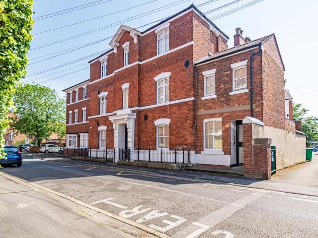 Flat for sale in Selby