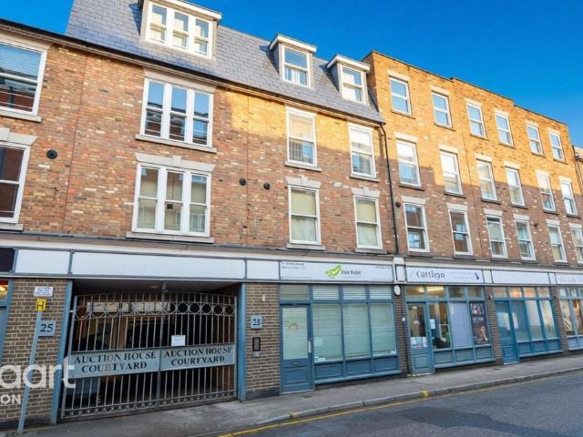Flat for sale in Spring Park, Luton