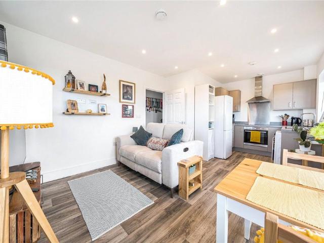 Flat for sale in Aldermaston Wharf, West Berkshire