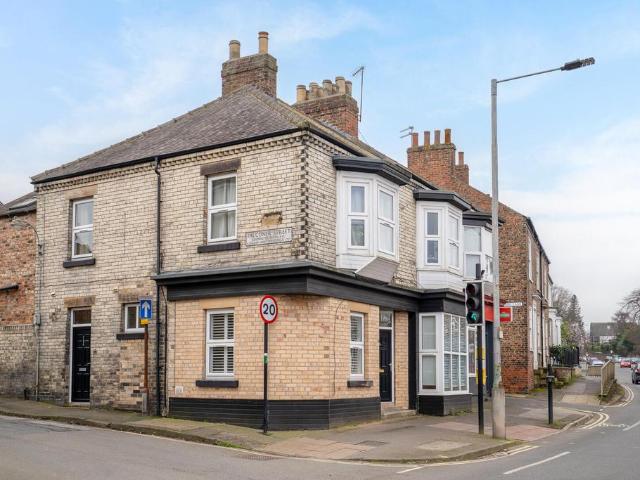 Flat for sale in Holgate, High Field