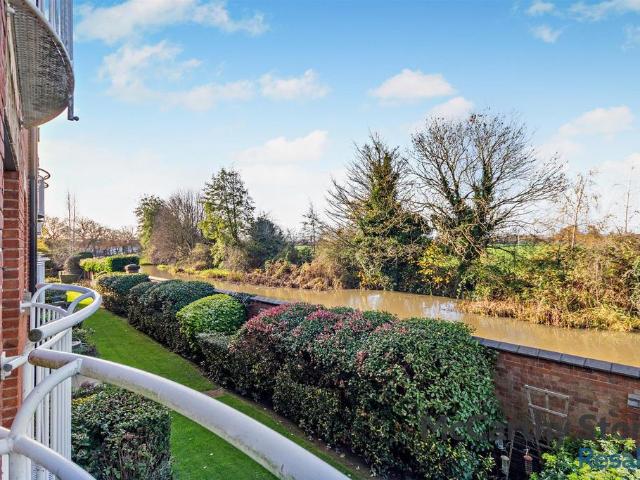 Flat for sale in Caldermill, East Midlands