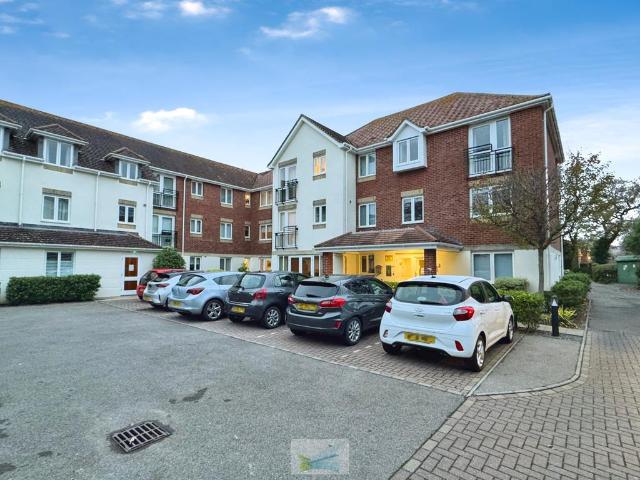 Flat for sale in Highcliffe