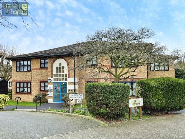 Flat for sale in Hornchurch, Greater London
