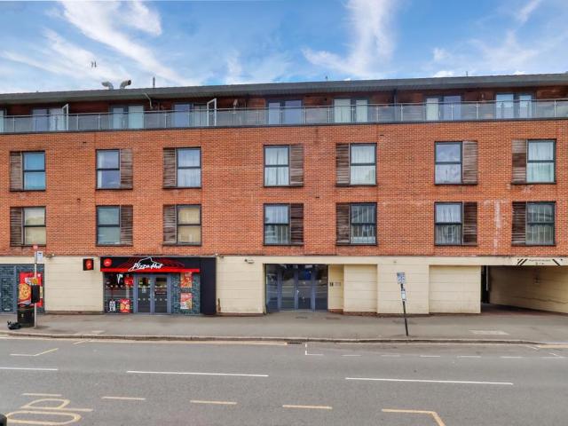 Flat for sale in Daws Hill, Cressex