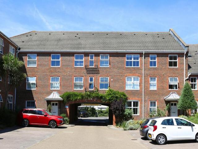 Flat for sale in London Borough of Lewisham, Bell Green