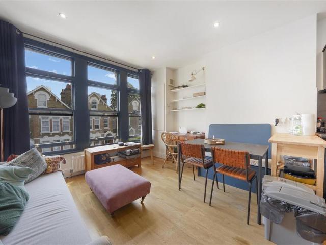 Flat for sale in London Borough of Lewisham, Deptford