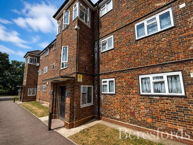Flat for sale in Harold Hill, Greater London
