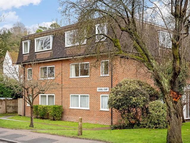 Flat for sale in London Borough of Croydon, Purley