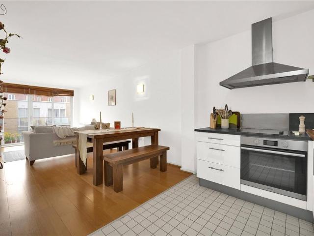 Flat for sale in Ratcliffe, Limehouse