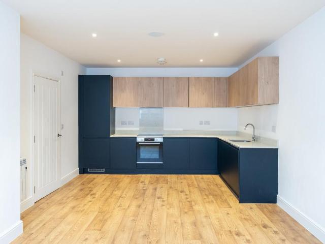 Flat for sale in Pachesham Park, Surrey