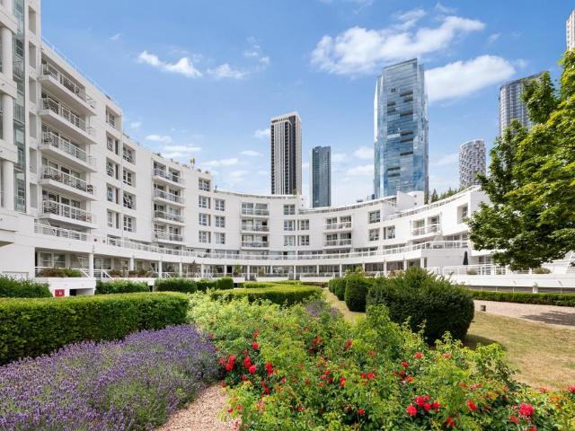 Flat for sale in Blackwall, Greater London