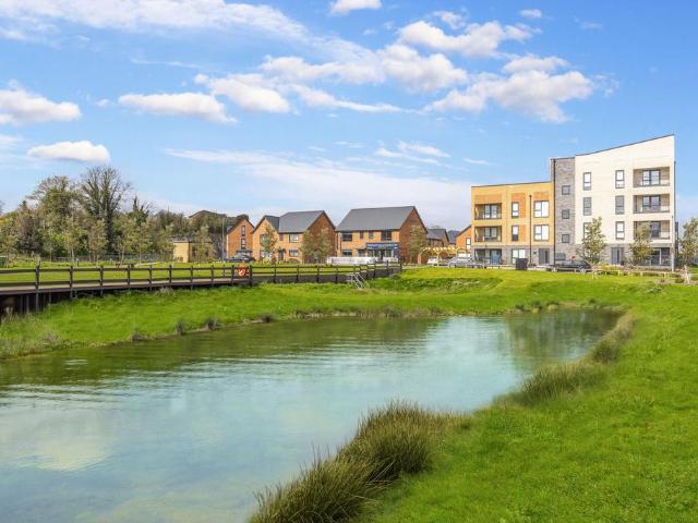 Flat for sale in Swanscombe, Dartford