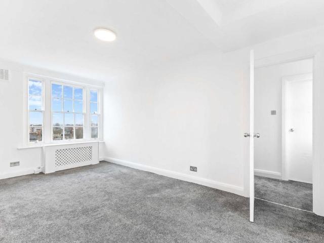 Flat for sale in Paddington, Greater London