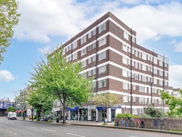 Flat for sale in Kentish Town, Greater London