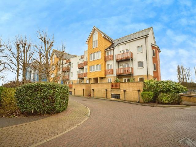 Flat for sale in St. Marys Island, Gillingham