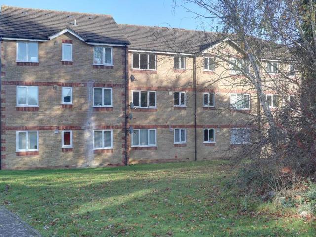 Flat for sale in Fishers Green, Shephall