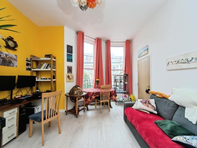 Flat for sale in Eastbourne, East Sussex