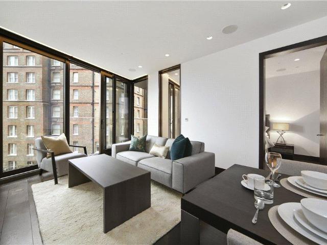 Flat for sale in Victoria, Greater London