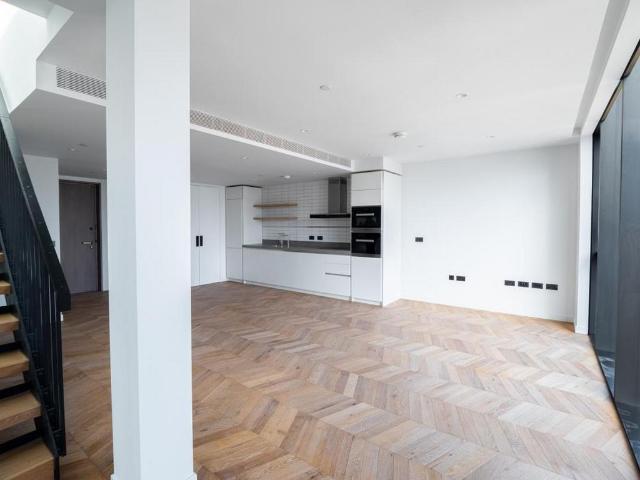Flat for sale in Nine Elms, Greater London