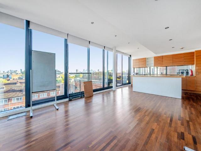 Flat for sale in Bermondsey Village, Greater London