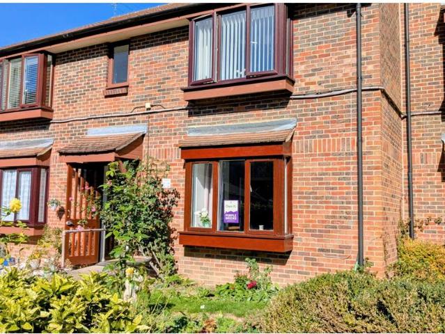 Flat for sale in Batchworth, Hertfordshire