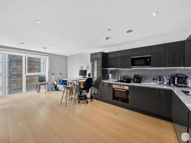 Flat for sale in Stratford Marsh, Greater London