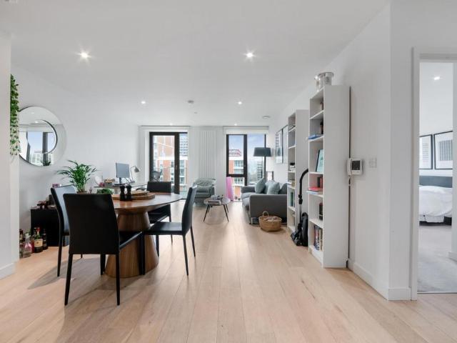 Flat for sale in Silvertown, Greater London