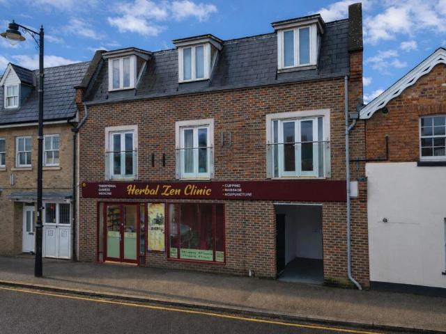 Flat for sale in Blackhills, Surrey
