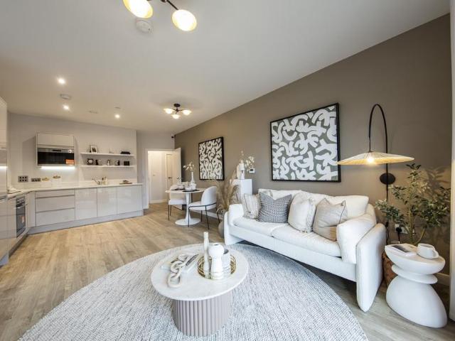 Flat for sale in London Borough of Hounslow, Greater London
